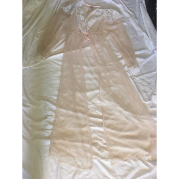 CIRCLE III Vintage Pink Robe Peignoir Large Tiered Lace Neckline Cuffs sleepwear - Picture 2 of 9
